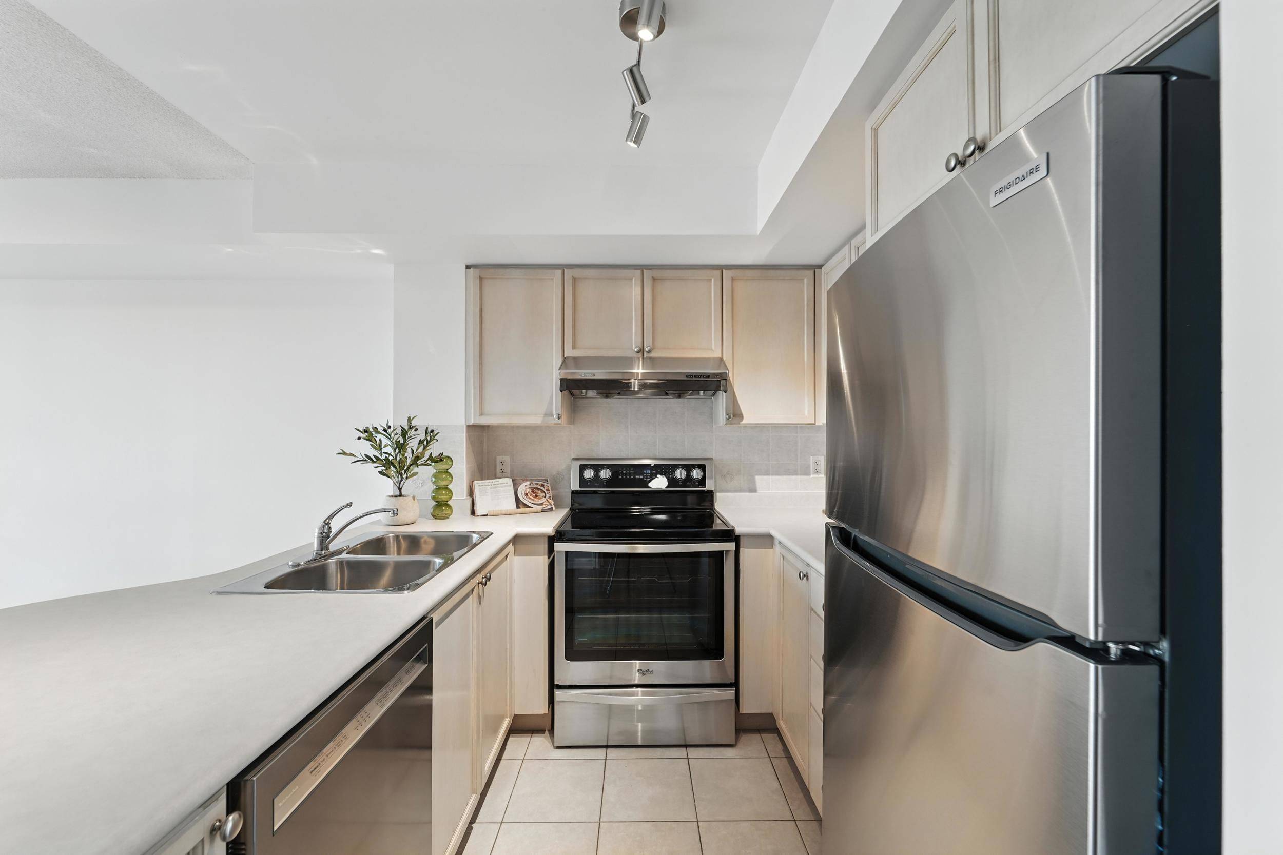 Toronto C15, ON M2K 3E2,17 Barberry PL #2111