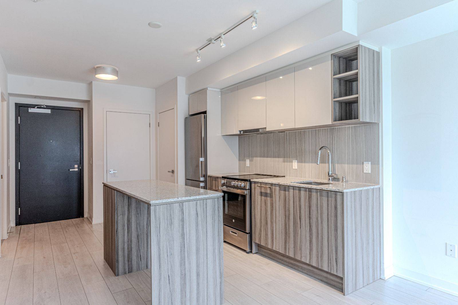Toronto C06, ON M3H 0C8,31 Tippett RD #460