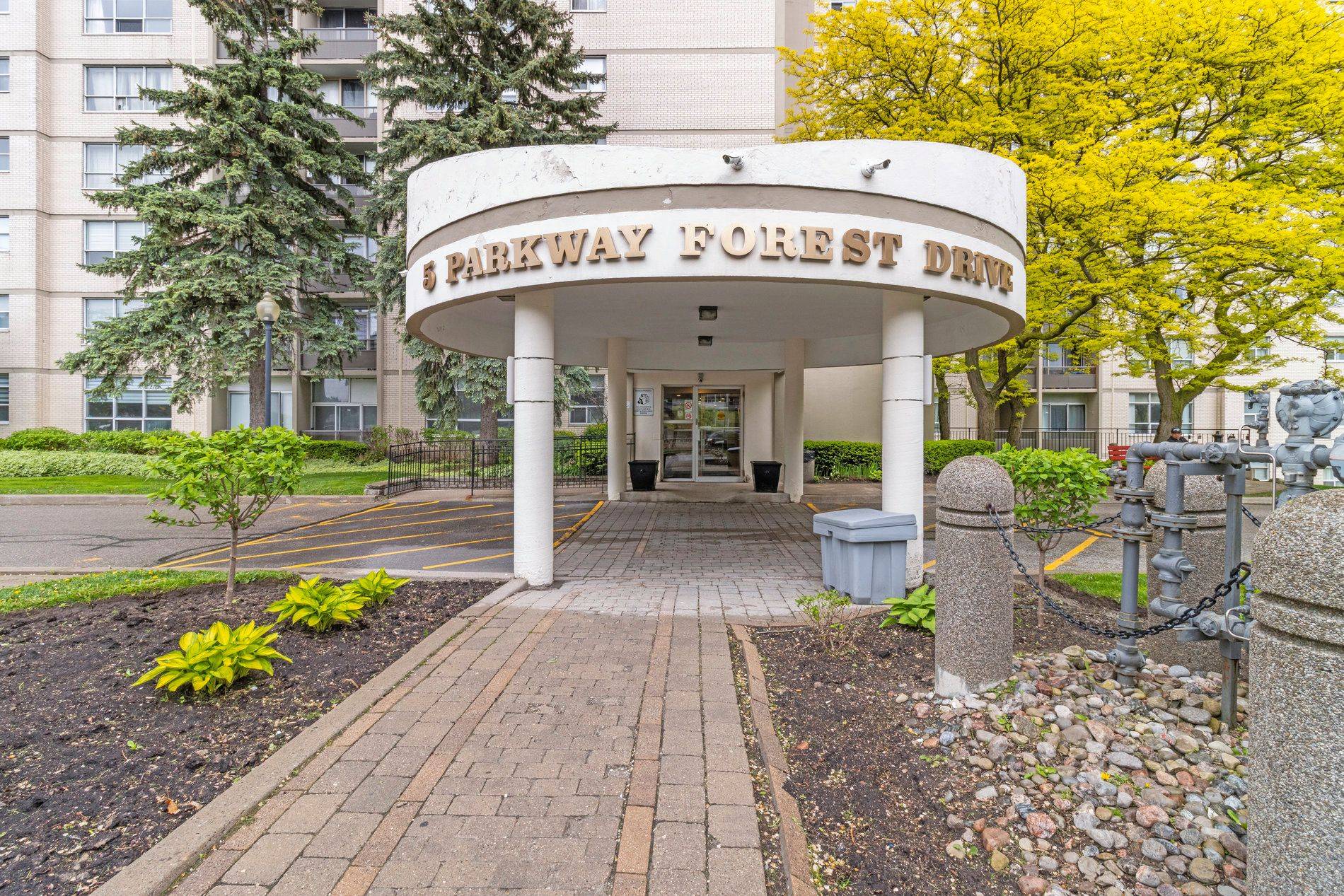 Toronto C15, ON M2J 1L2,5 Parkway Forest DR #1101