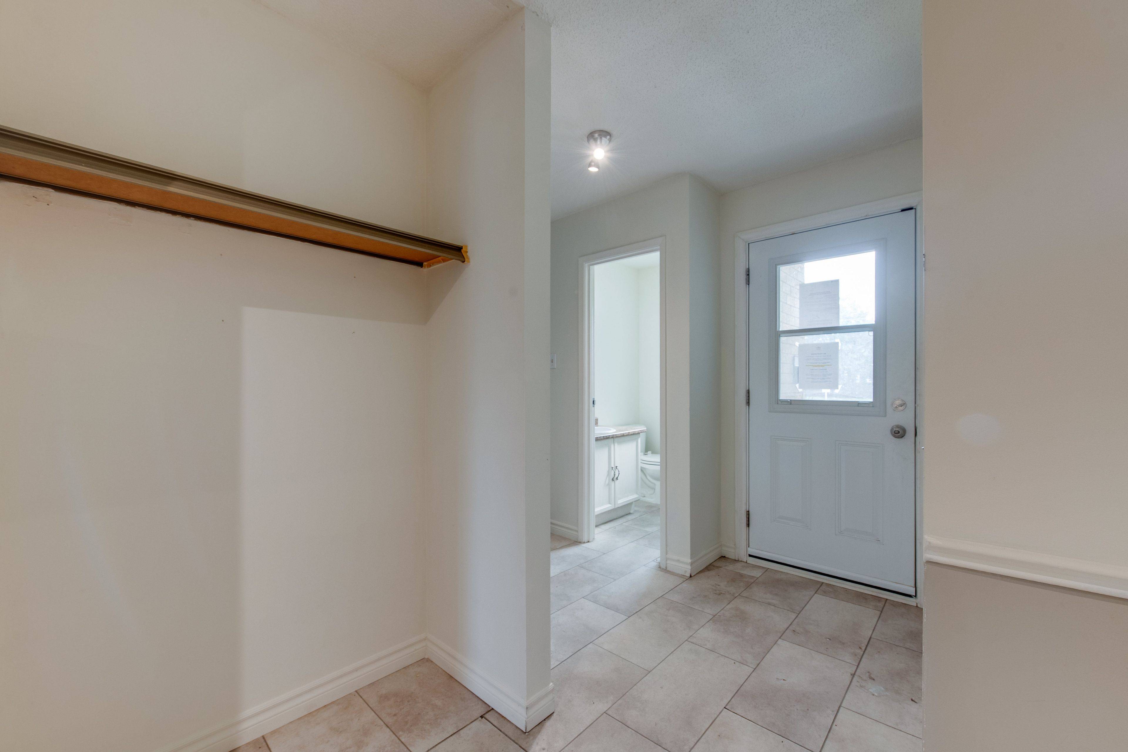 Oshawa, ON L1K 1S2,700 Harmony RD N #15