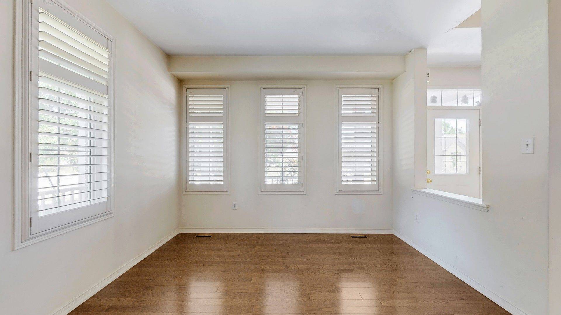 Whitby, ON L1M 0B6,302 Montgomery AVE