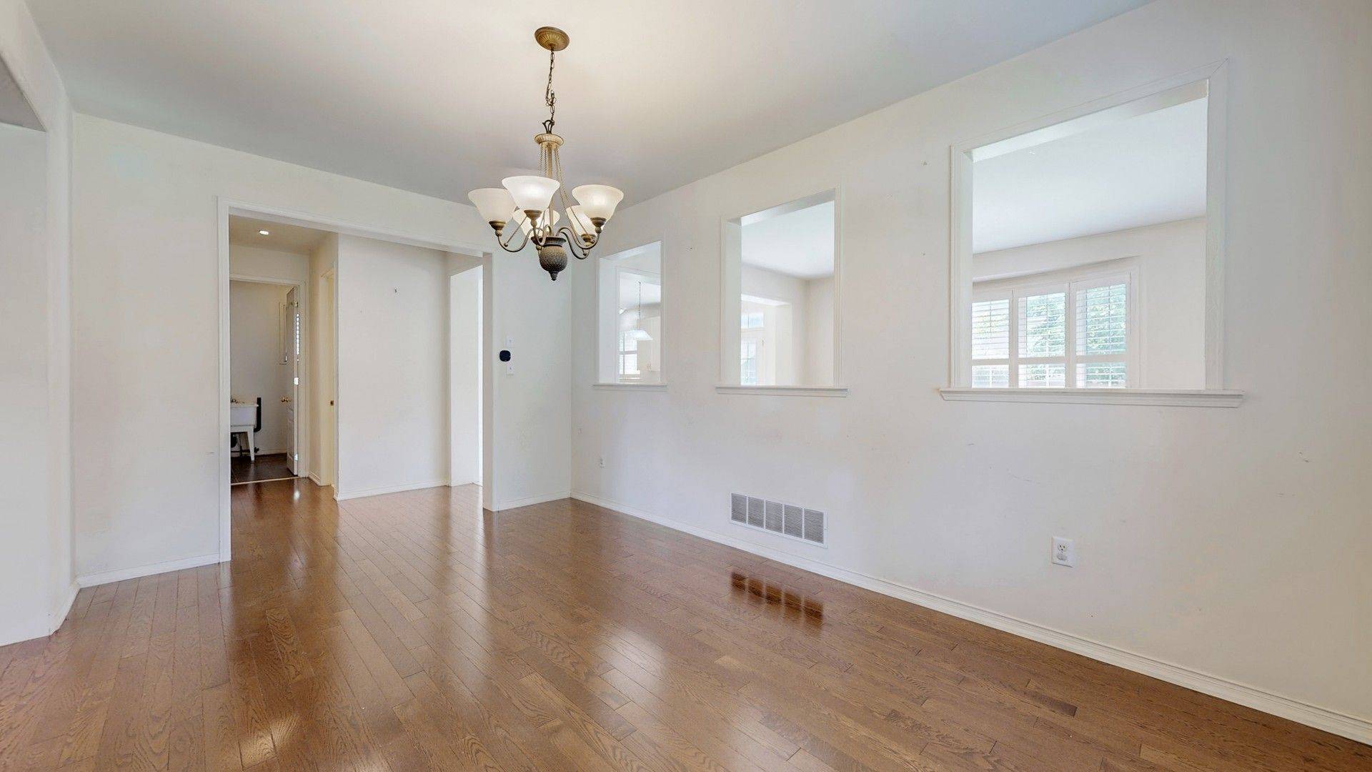 Whitby, ON L1M 0B6,302 Montgomery AVE