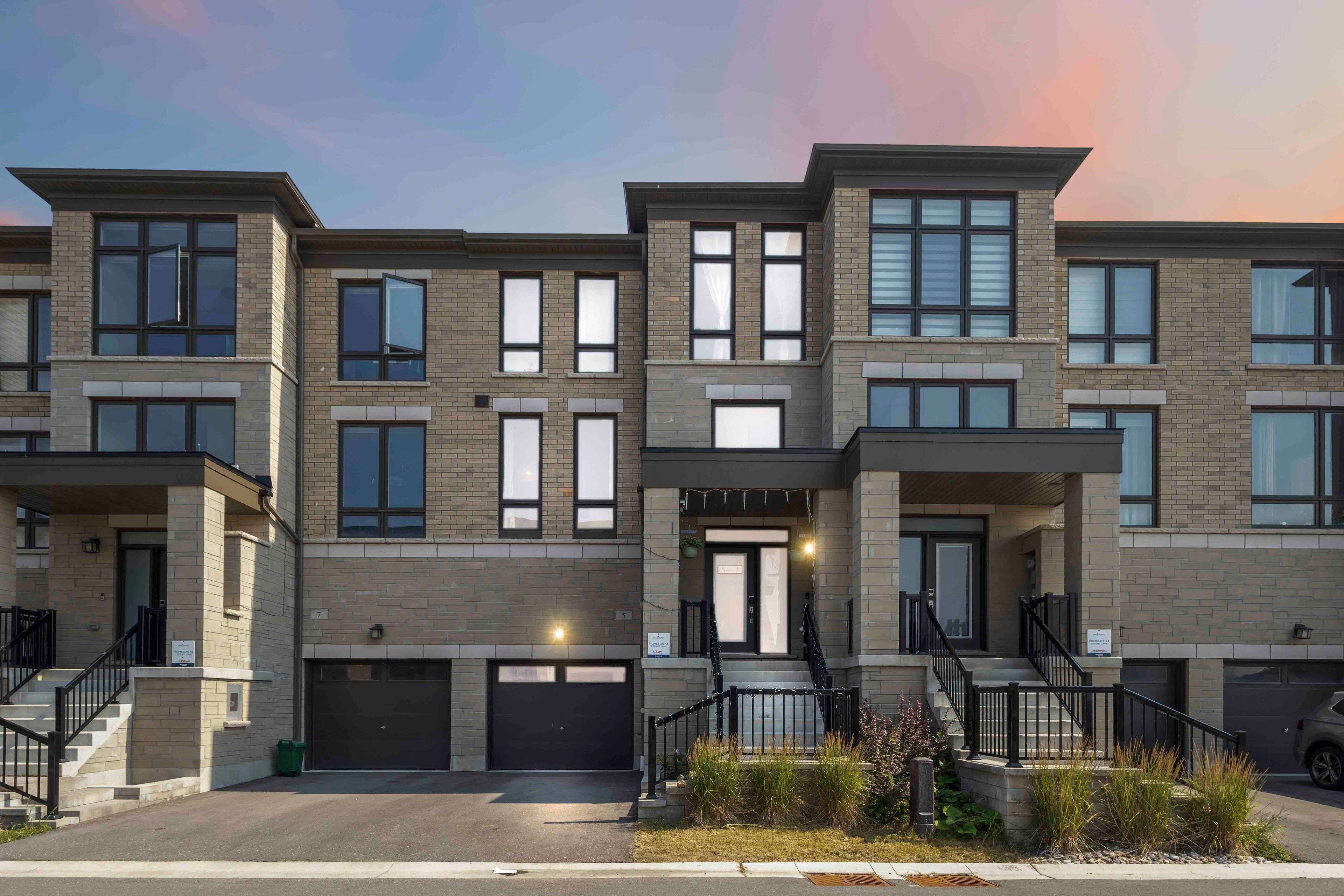 5 Douet LN, Ajax, ON L1Z 0V4