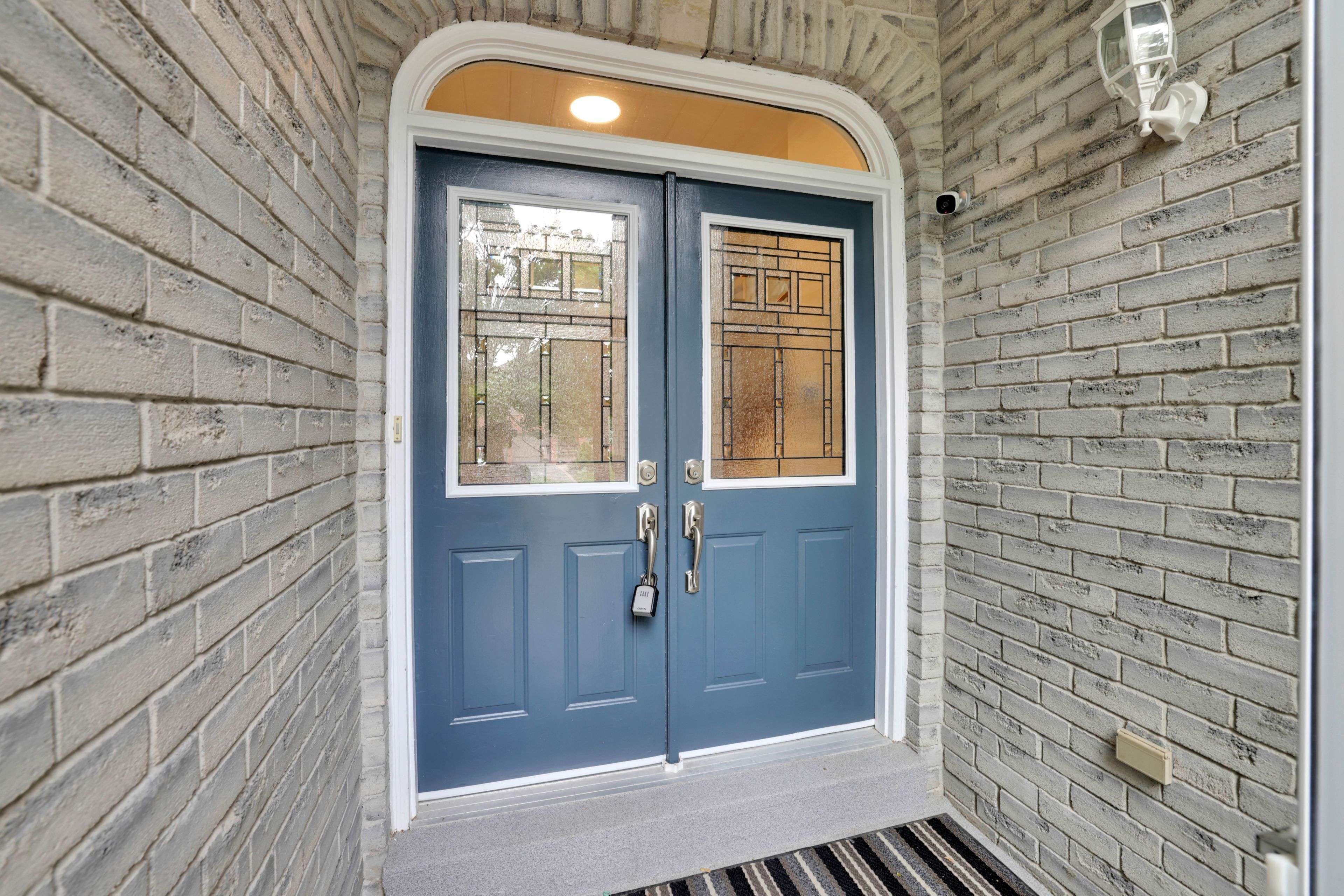 Whitby, ON L1R 1W8,5 Pemberton CT