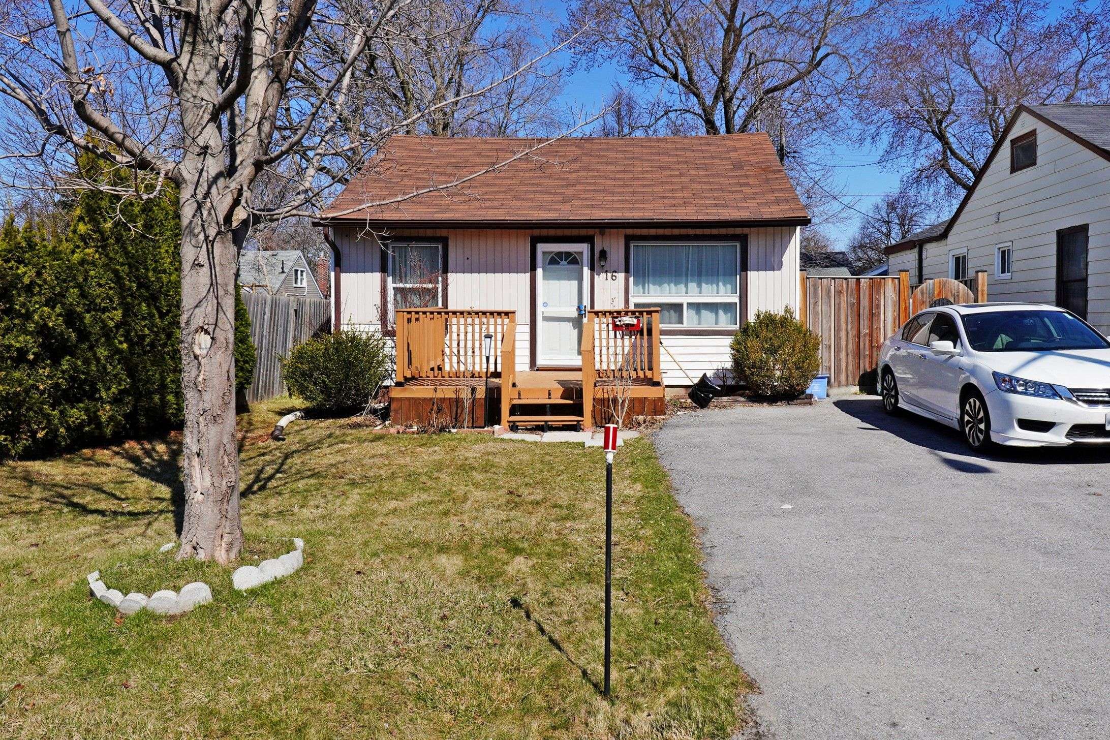 16 Queen ST, Ajax, ON L1S 1S4