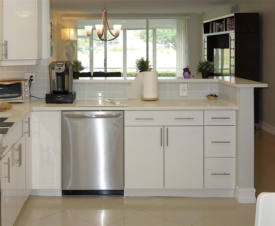 2701 S Palm Aire Dr #103, Pompano Beach, FL 33069