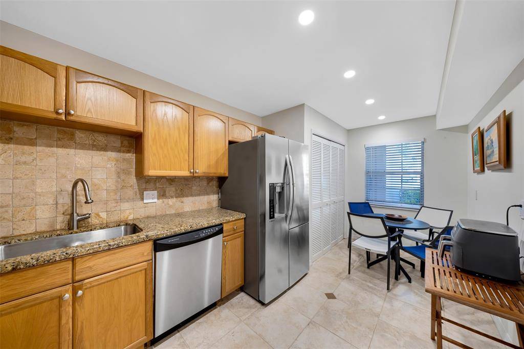 Pompano Beach, FL 33069,3641 Oaks Clubhouse Dr #106
