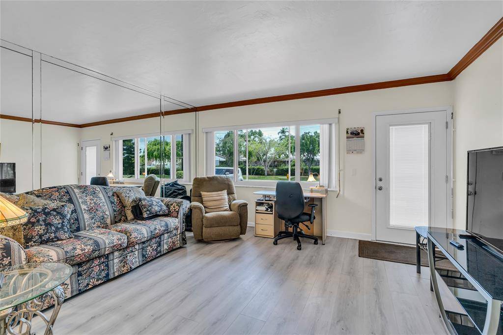 Hallandale Beach, FL 33009,1050 SW 11th St #1L