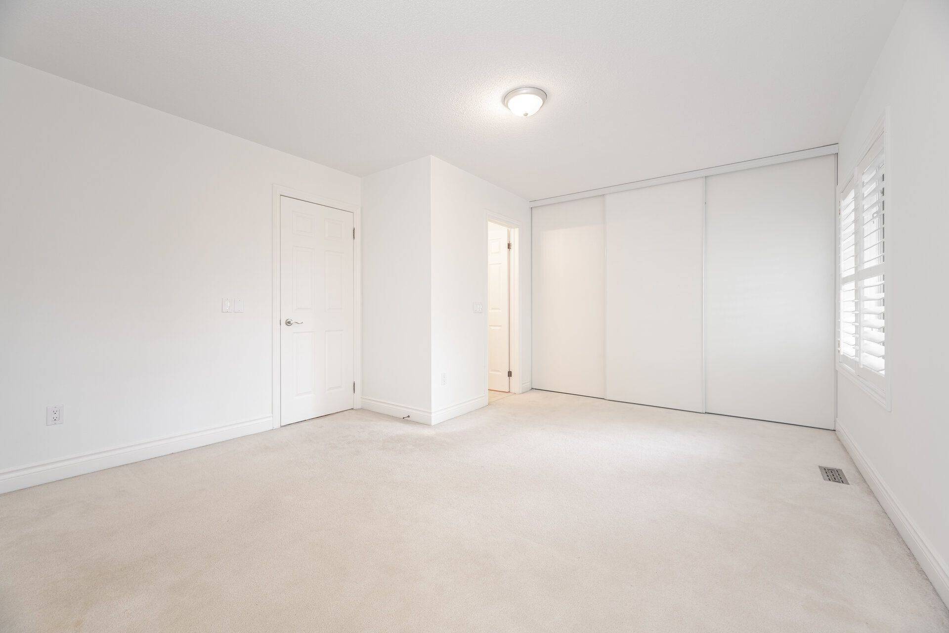Vaughan, ON L4J 1W3,8038 Yonge ST #25