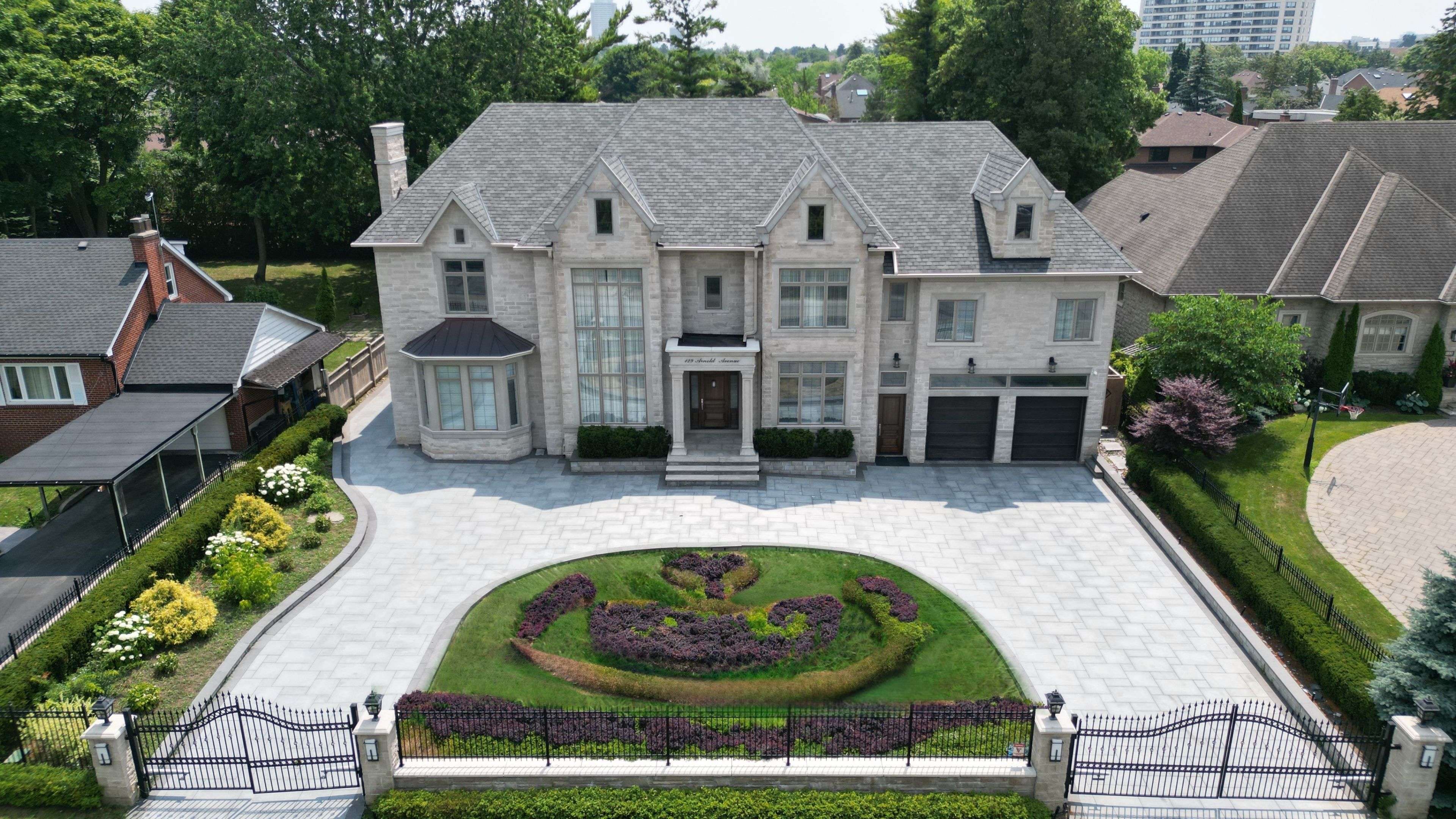 129 Arnold AVE, Vaughan, ON L4J 1B8