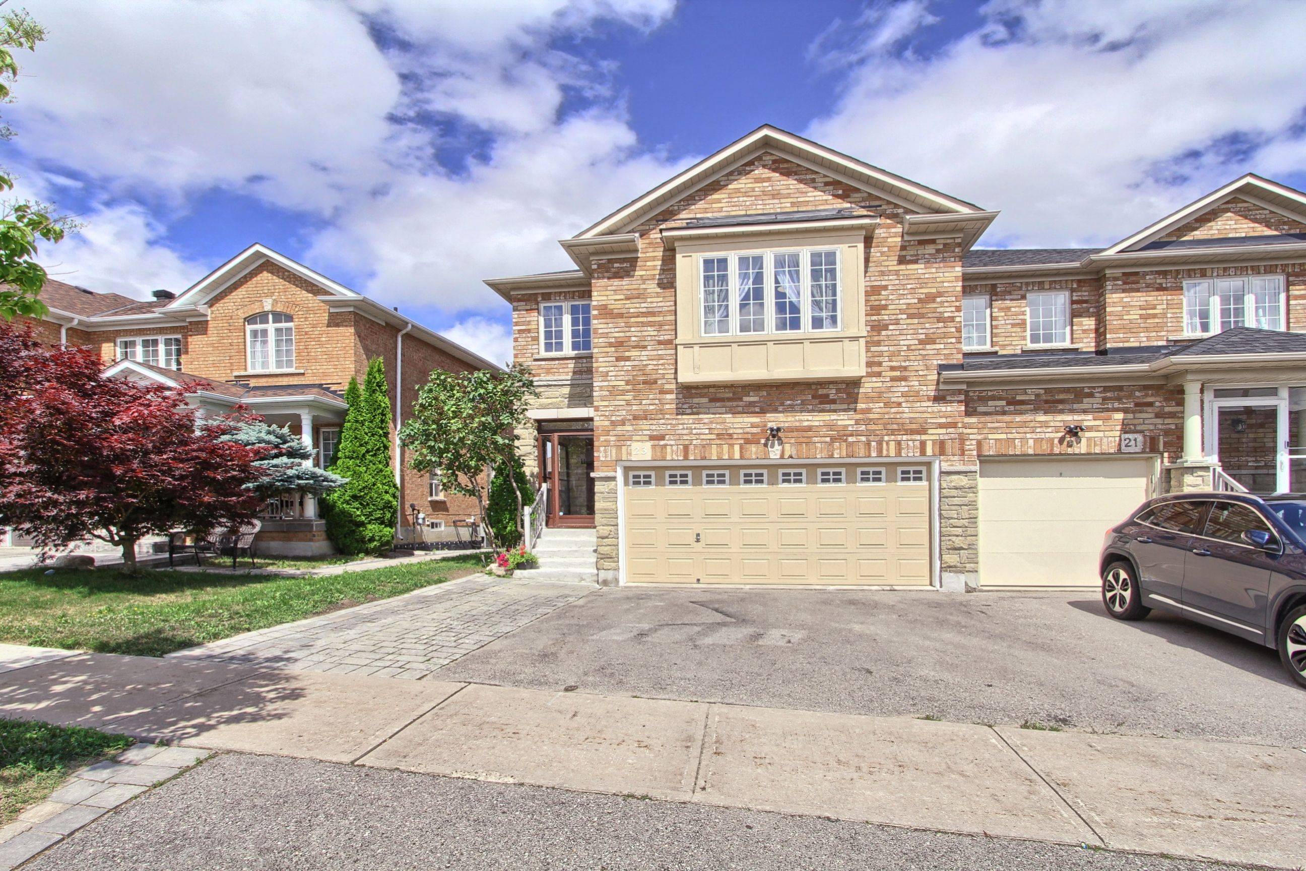 Richmond Hill, ON L4S 0A7,23 Maffey CRES E