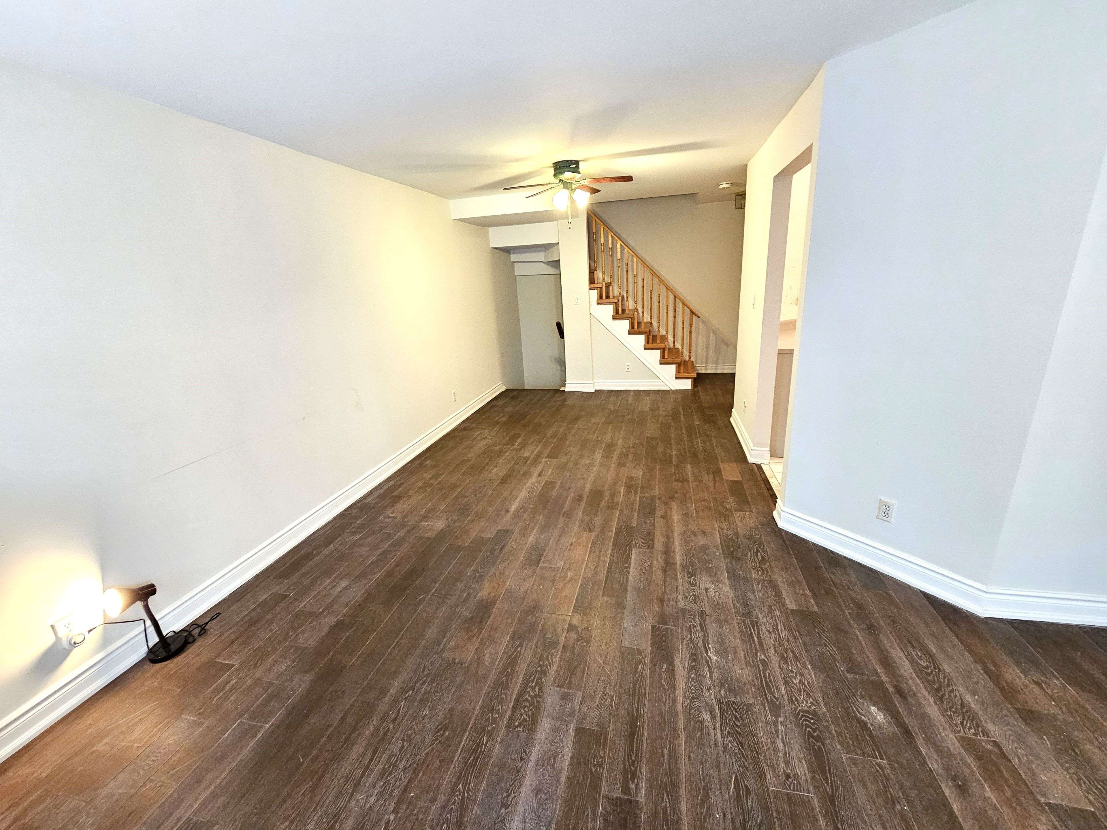 Vaughan, ON L4J 8J7,151 Townsgate DR #89