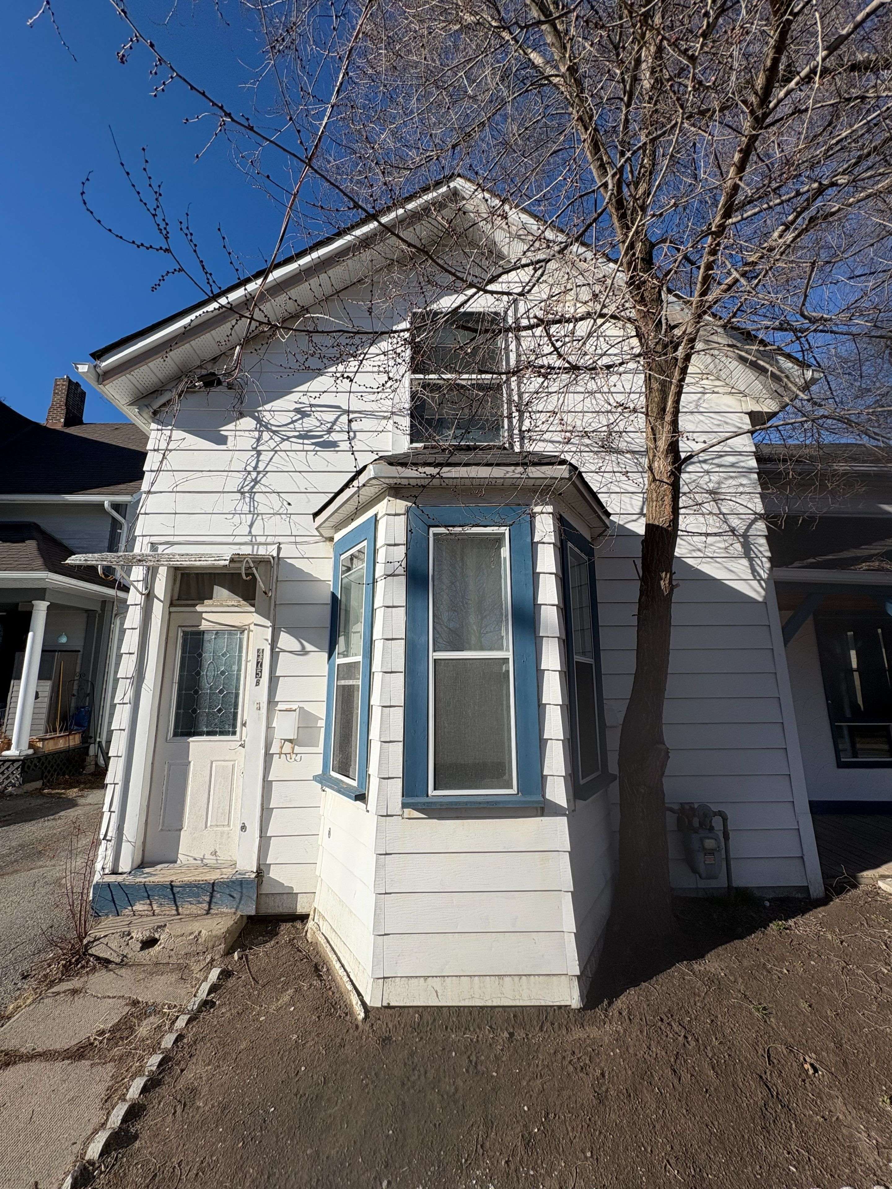 Newmarket, ON L3Y 1M9,475 D'arcy ST #B