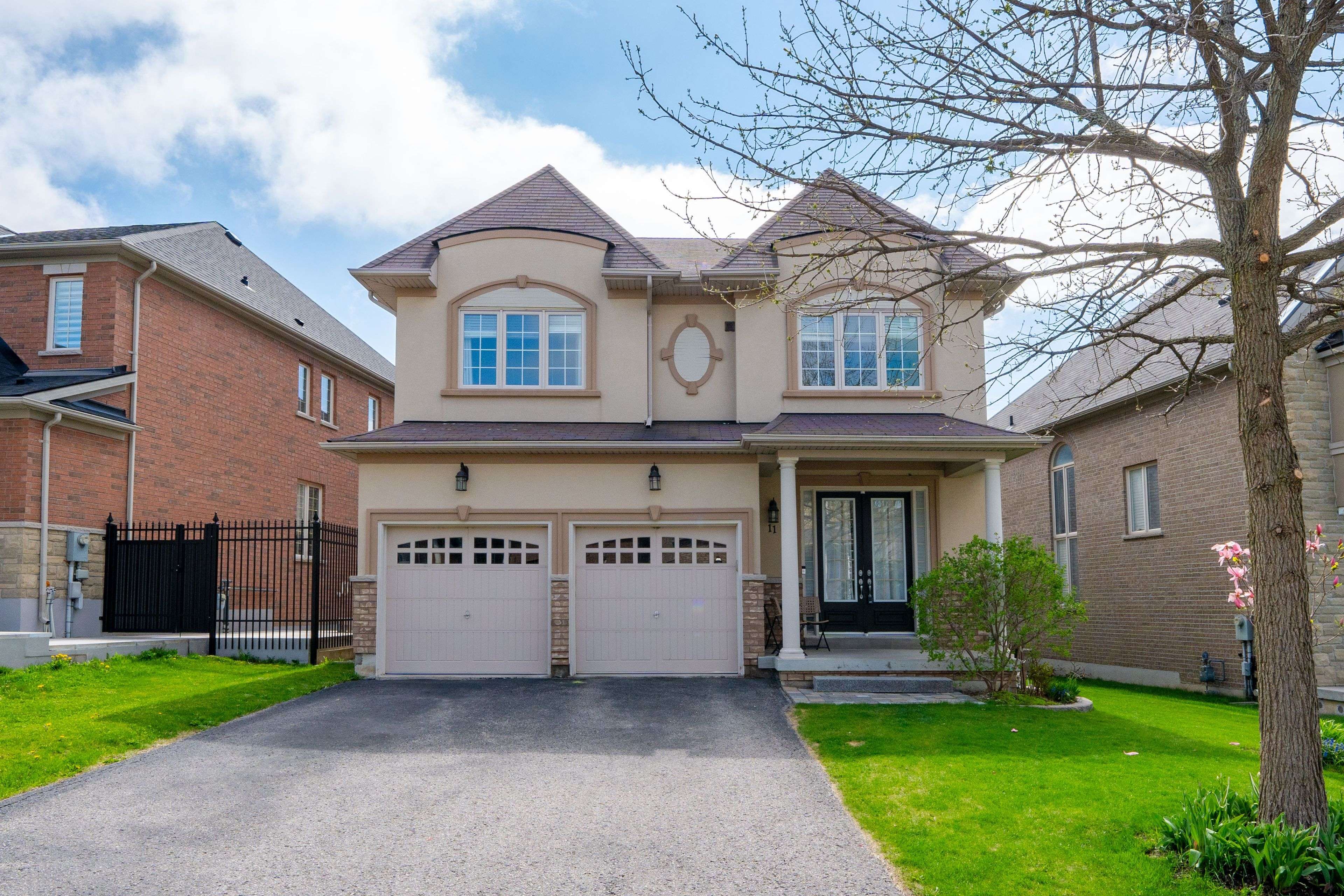 11 Zoran LN, Vaughan, ON L6A 4E4