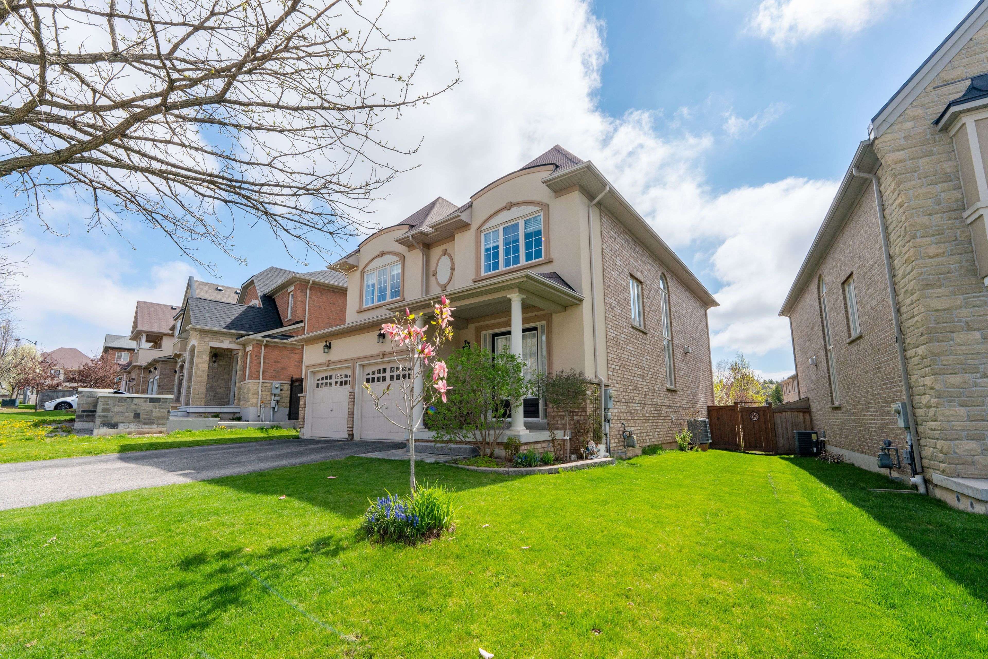 Vaughan, ON L6A 4E4,11 Zoran LN
