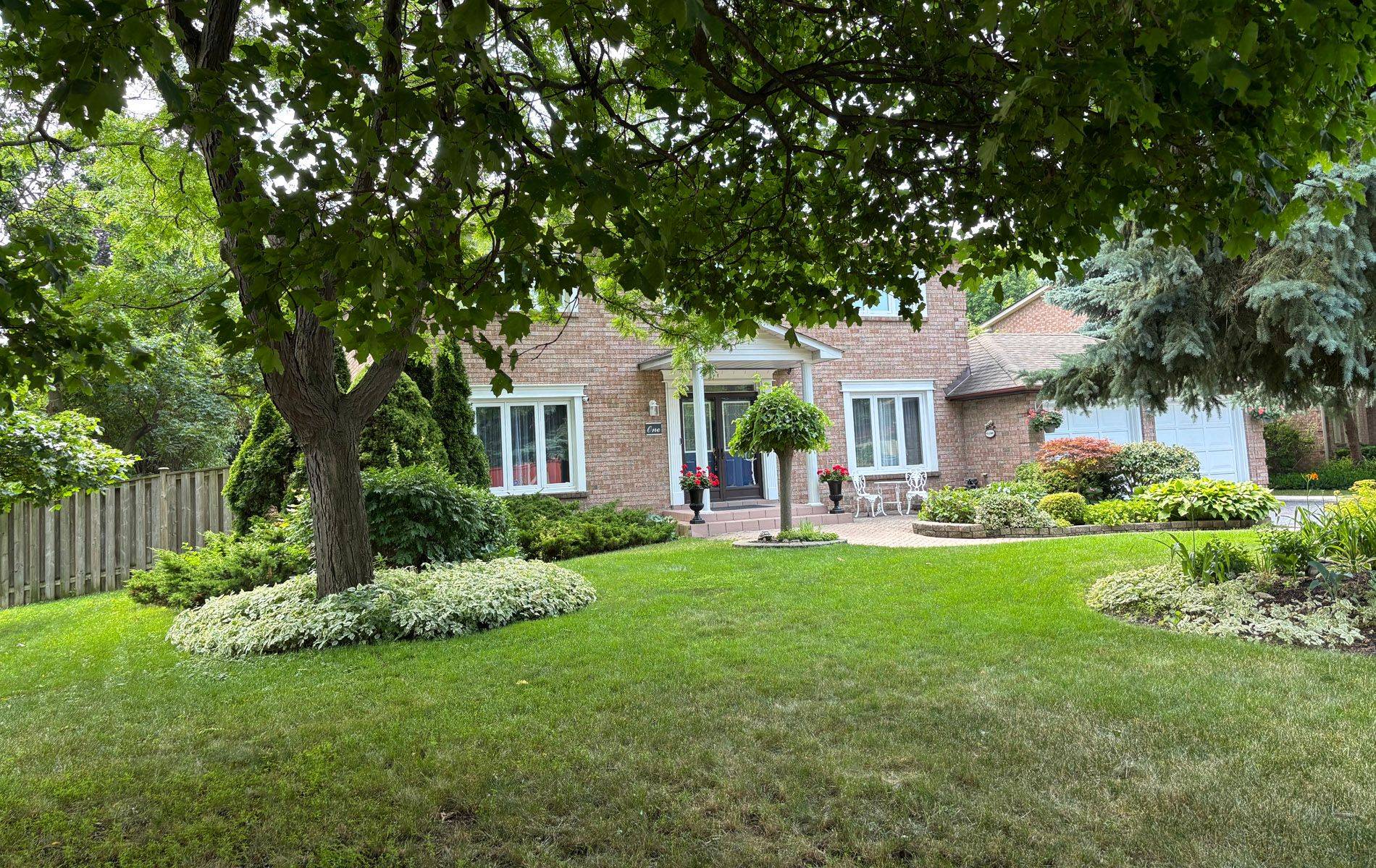 Brampton, ON L6S 4C1,1 Lindhurst ST