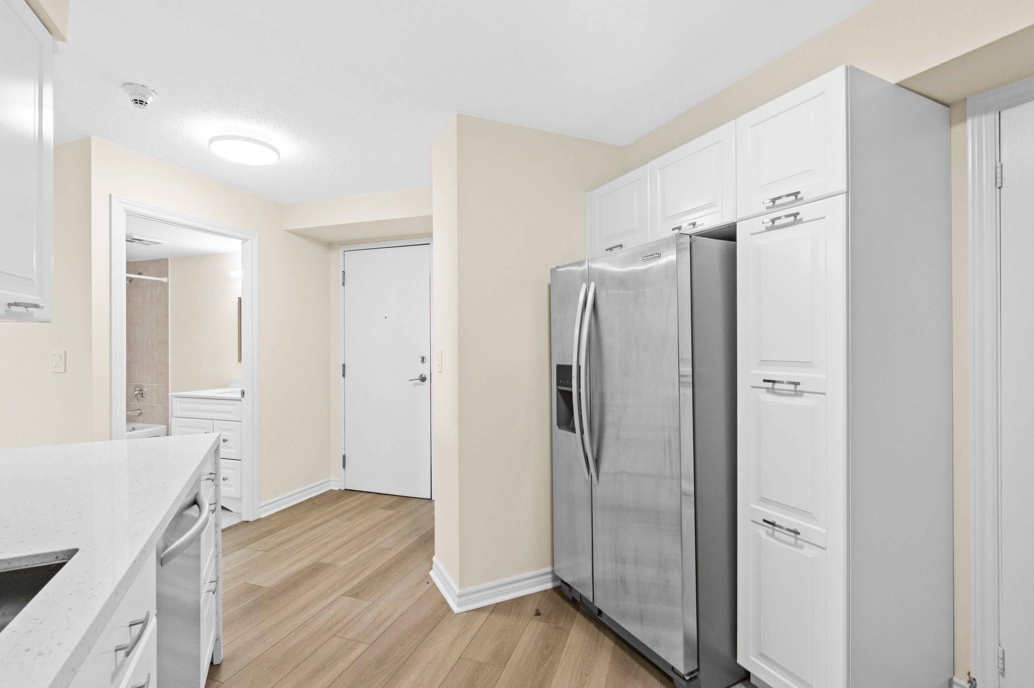 Mississauga, ON L5B 4P5,3888 Duke Of York BLVD #2530
