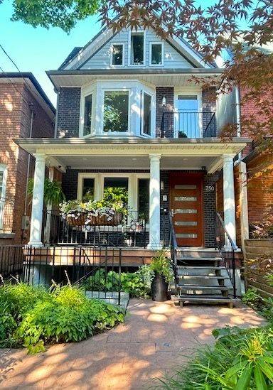 Toronto W02, ON M6G 3K3,750 Crawford ST