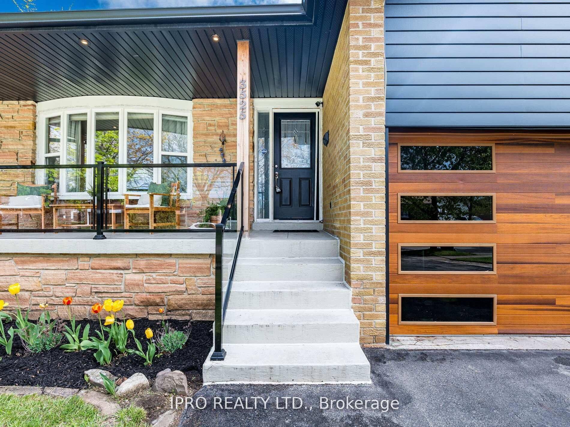 3525 Burningelm CRES, Mississauga, ON L4Y 3L2