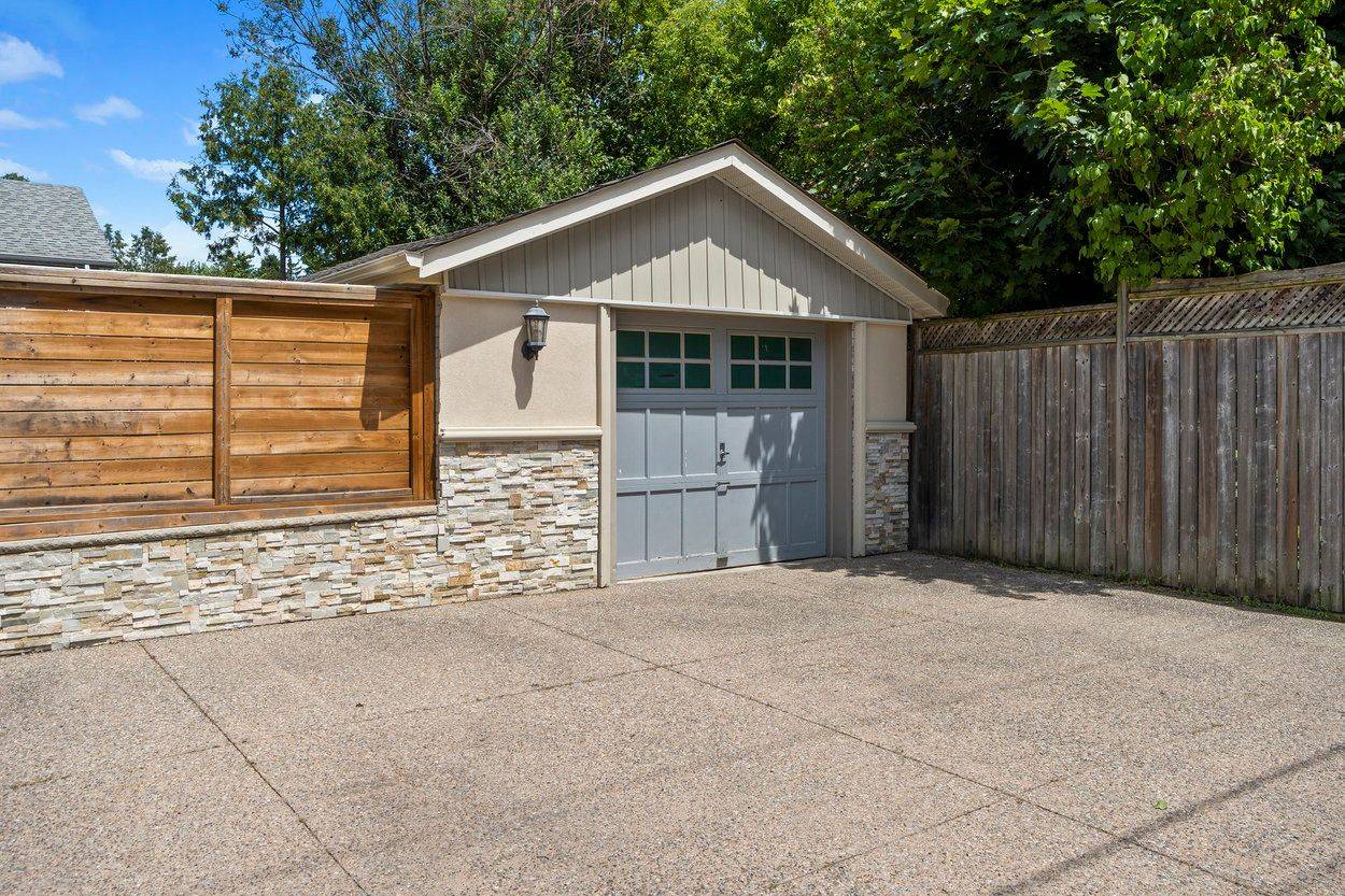 Milton, ON L9T 2S4,107 Court ST N