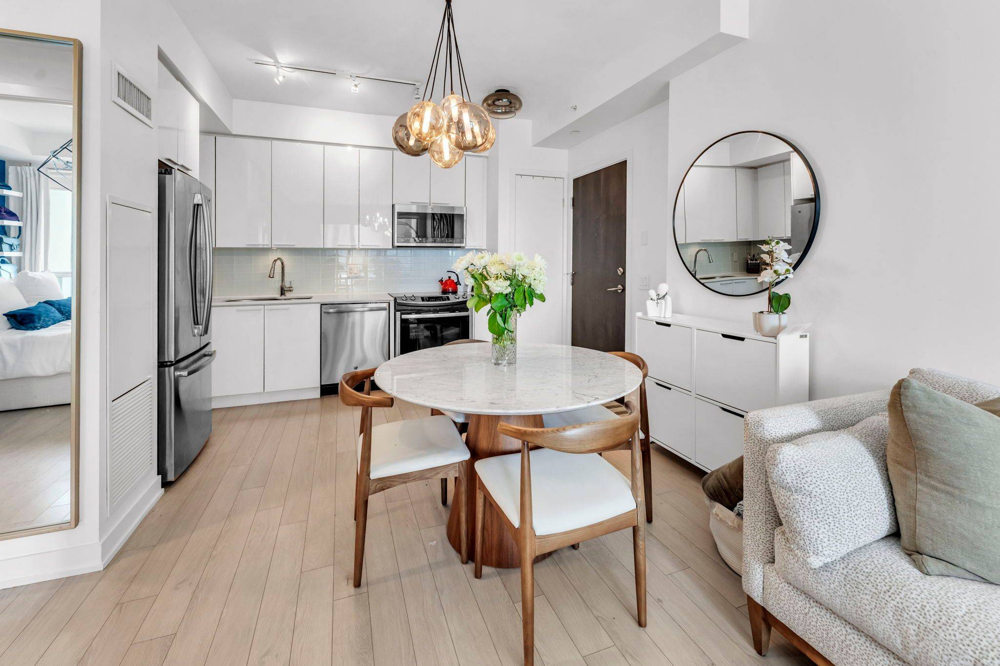 10 Parklawn RD #1305, Toronto W06, ON M8V 0H9