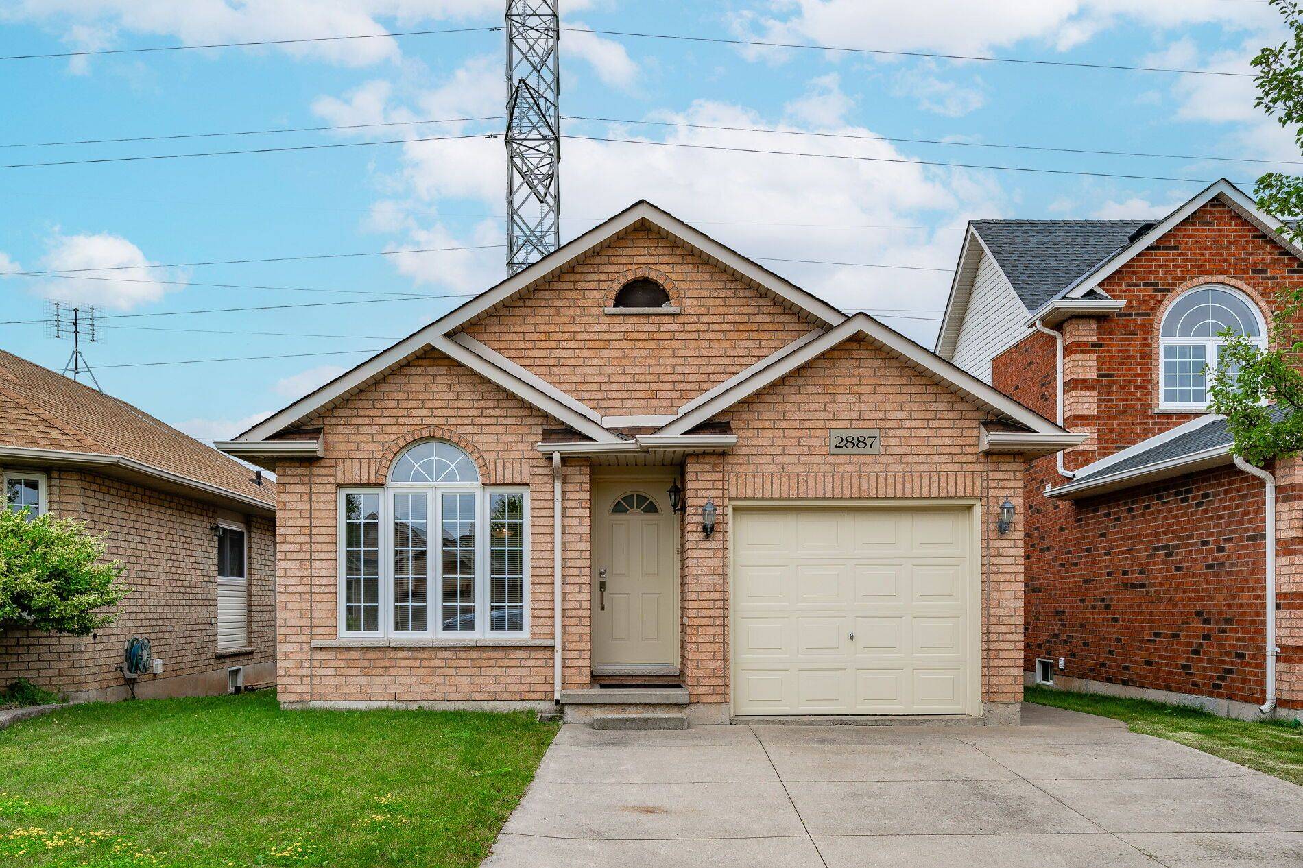 2887 Darien RD N, Burlington, ON L7M 4K1
