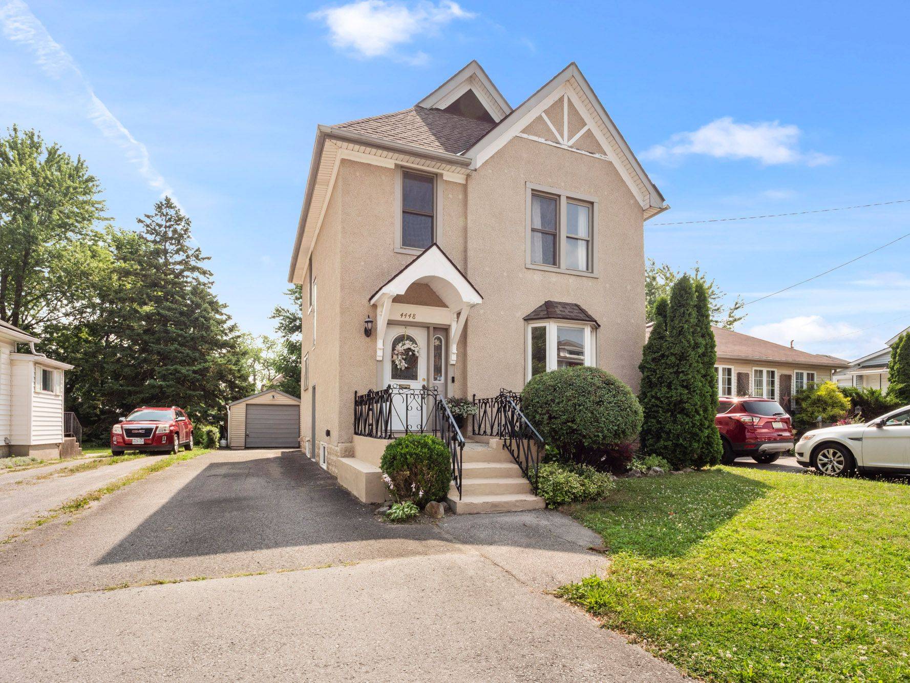4448 Fifth AVE, Niagara Falls, ON L2E 4R4