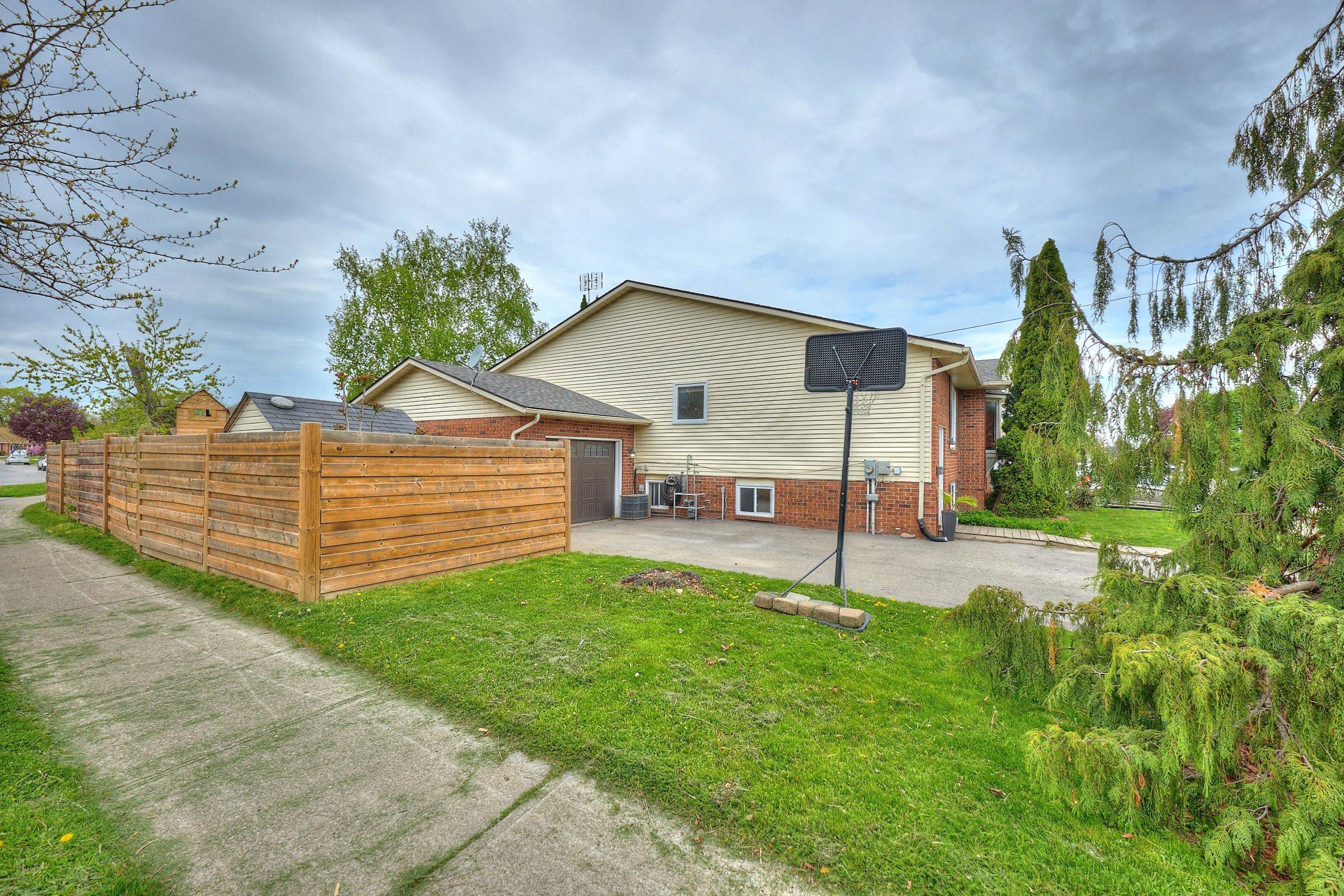 Lincoln, ON L0R 2C0,3958 23rd ST