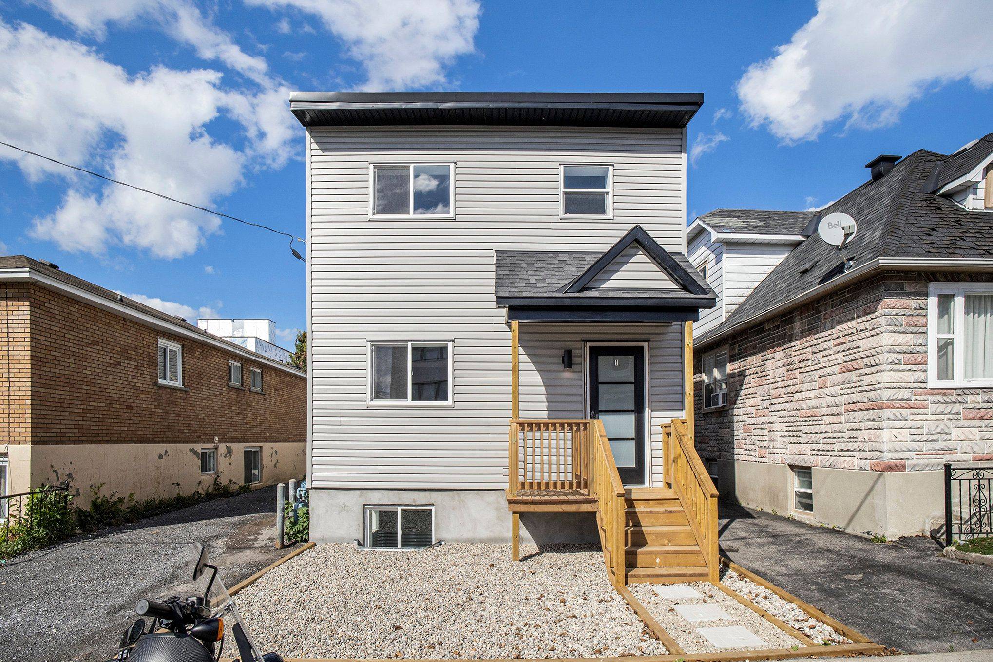 185 Carillon ST #2, Vanier And Kingsview Park, ON K1L 5X9
