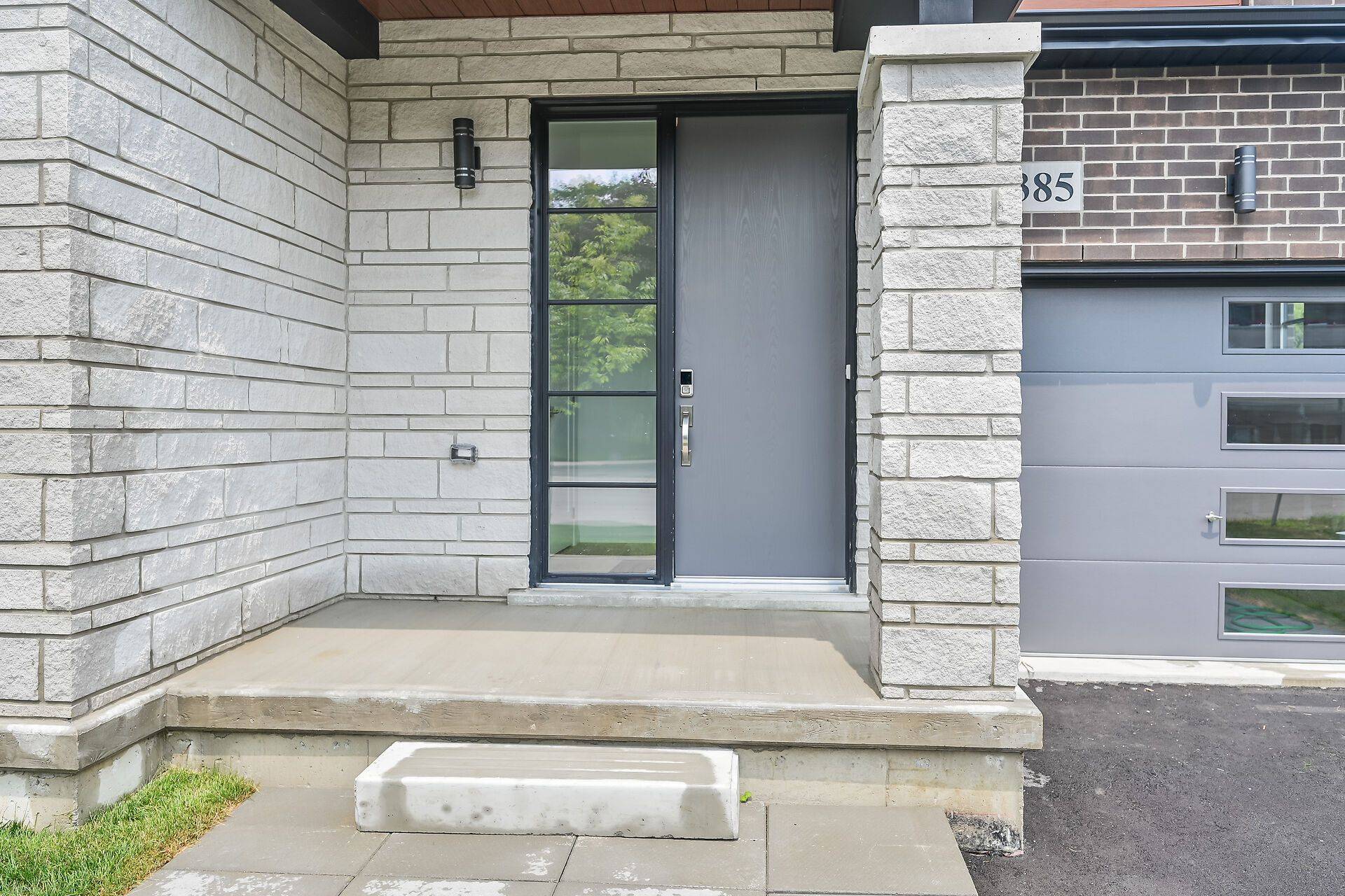 Hamilton, ON L9A 5A4,385 LIMERIDGE RD E
