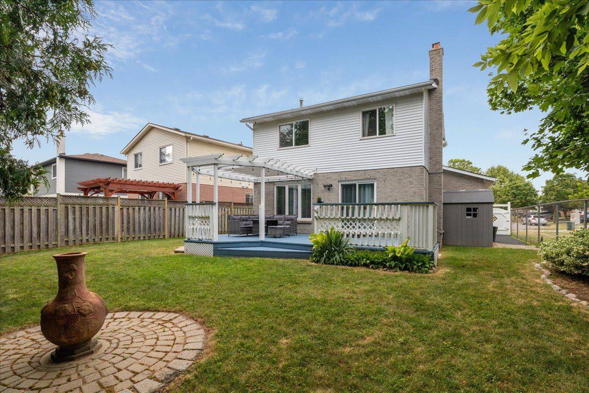 Grimsby, ON L3M 4X5,22 Merritt CRES