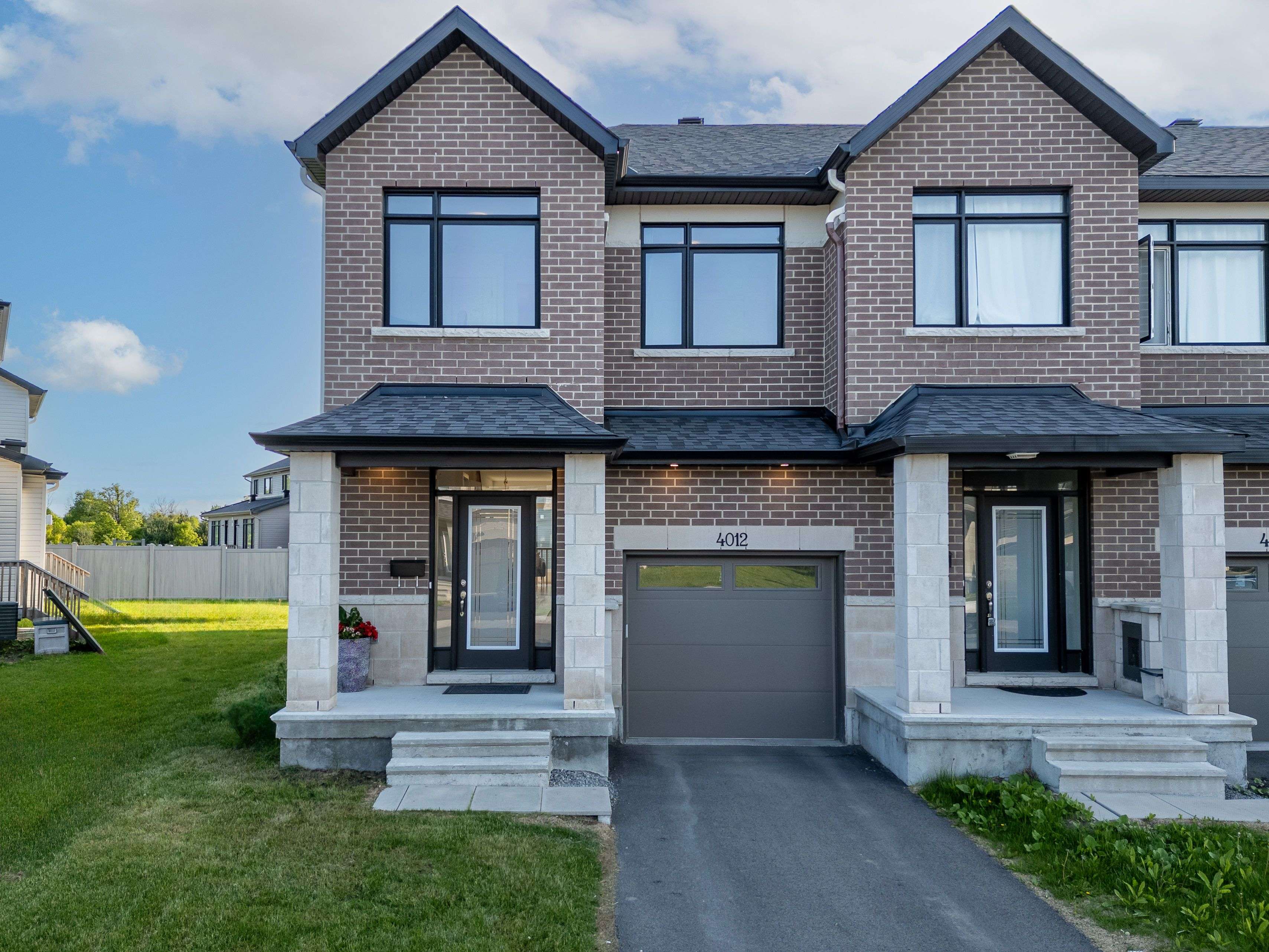 4012 Jockvale RD, Barrhaven, ON K2C 3H2