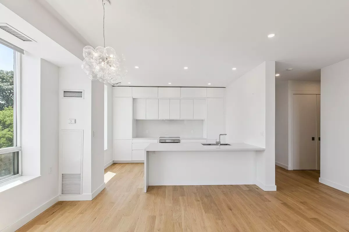 Toronto C10, ON M4G 4H6,1750 Bayview AVE #PH03