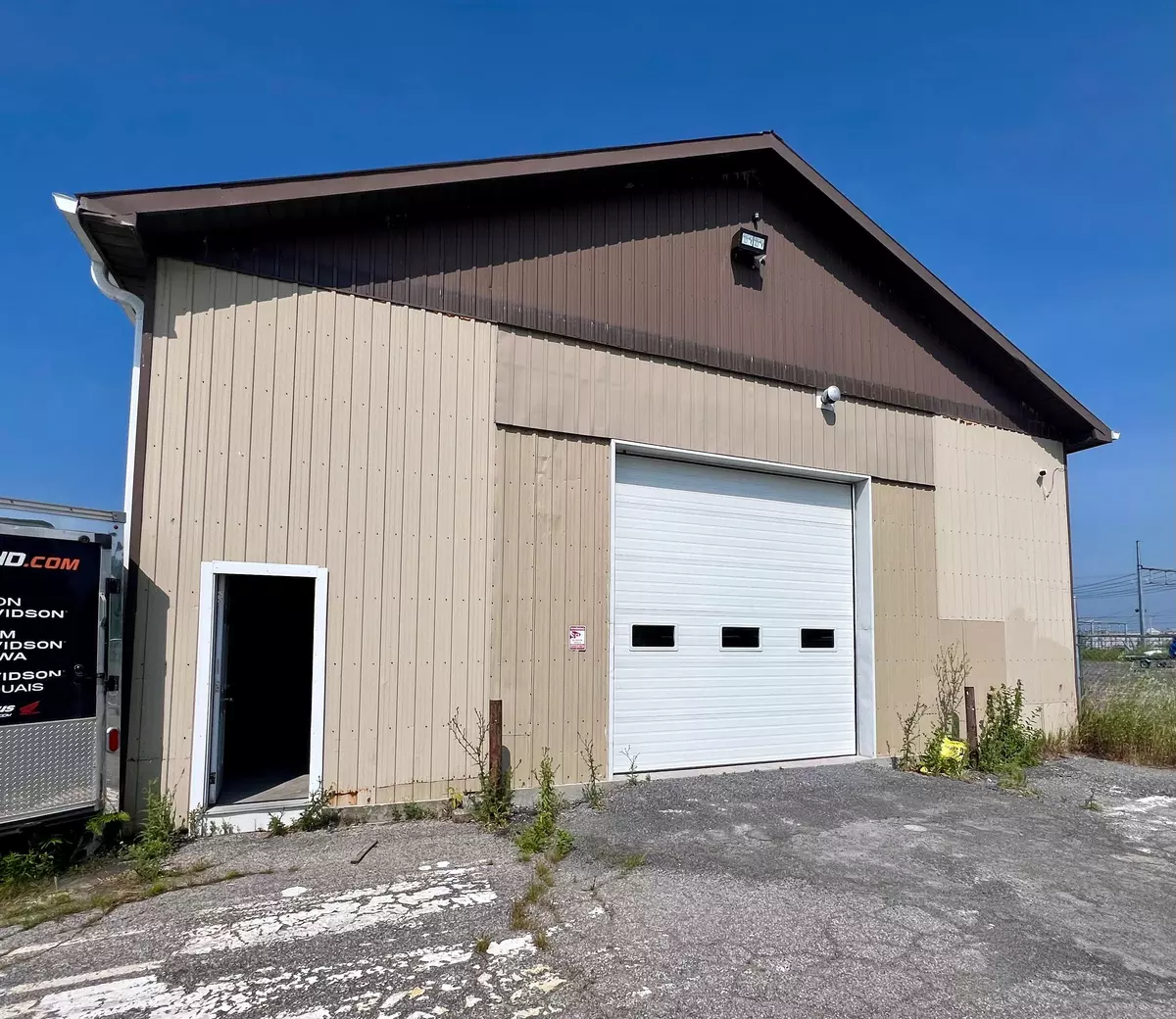 Kingston, ON K7M 3X9,546 Gardiners RD