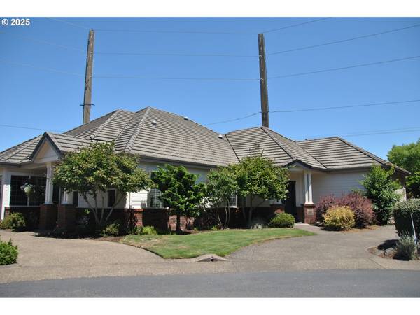 2063 LAKE WIND DR, Eugene, OR 97408