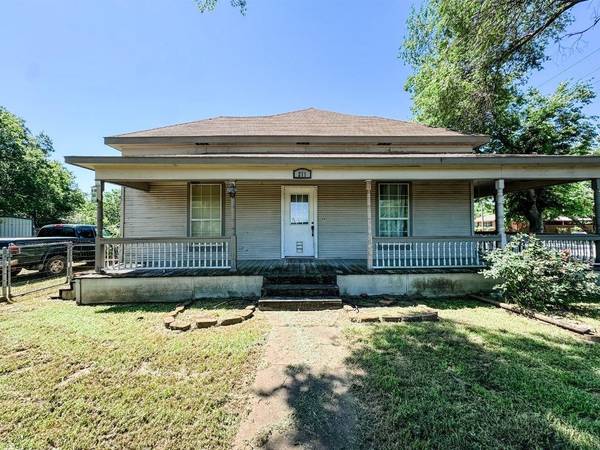 211 W Saunders Street,  Trenton,  TX 75490
