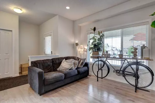 Calgary, AB T2X0X9,18 Legacy Common Southeast