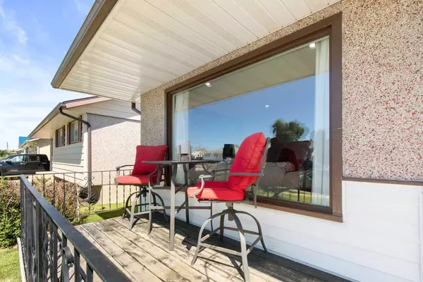 Medicine Hat, AB T1A 5V8,334 14 ST NE