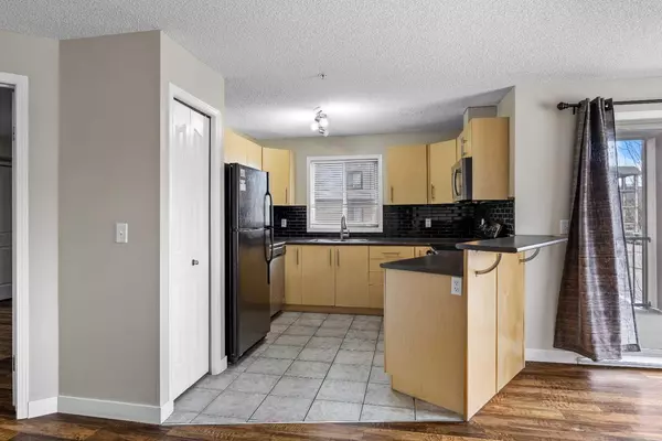Calgary, AB T3K 0M4,60 Panatella ST NW #4217