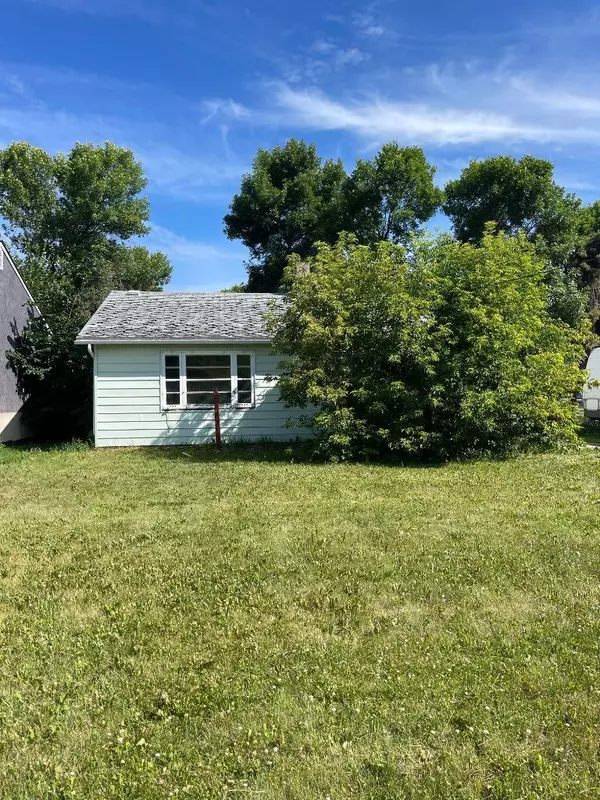 4829 56th Avenue, High Prairie, AB T0G 1E0