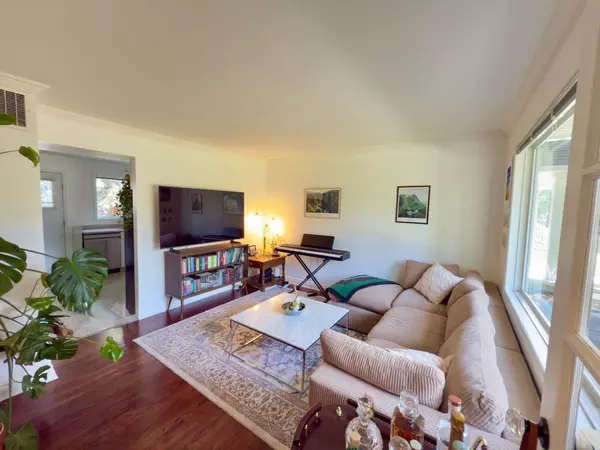 Calgary, AB T2E 0S6,552 Regal PARK NE