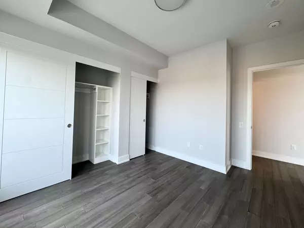 Toronto C04, ON M6B 2Y9,2525 Bathurst ST #909