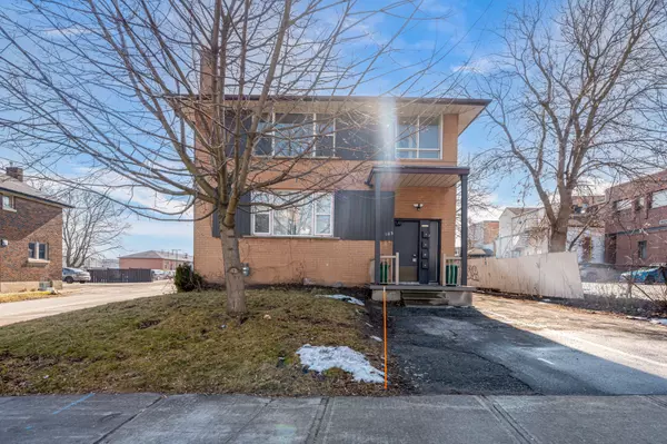 Whitby, ON L1N 2P3,105 Mary ST E #2