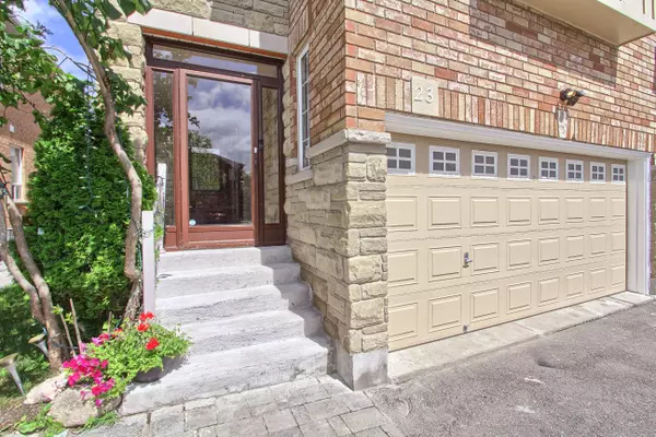 Richmond Hill, ON L4S 0A7,23 Maffey CRES E
