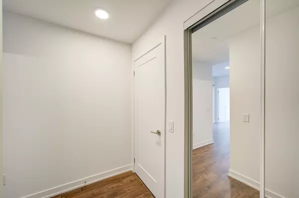Mississauga, ON L4Z 3X7,5105 Hurontario ST #1805
