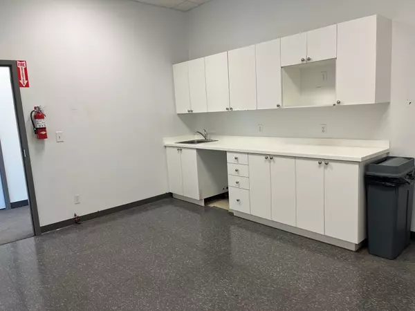 Mississauga, ON L5L 0A3,3755 Laird RD #1