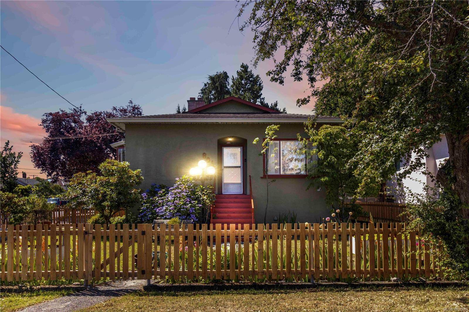801 Old Esquimalt Rd, Esquimalt, BC V9A 4W9