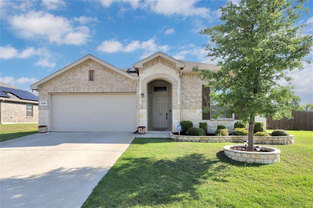 5320 Creek Hill Lane, Fort Worth, TX 76179