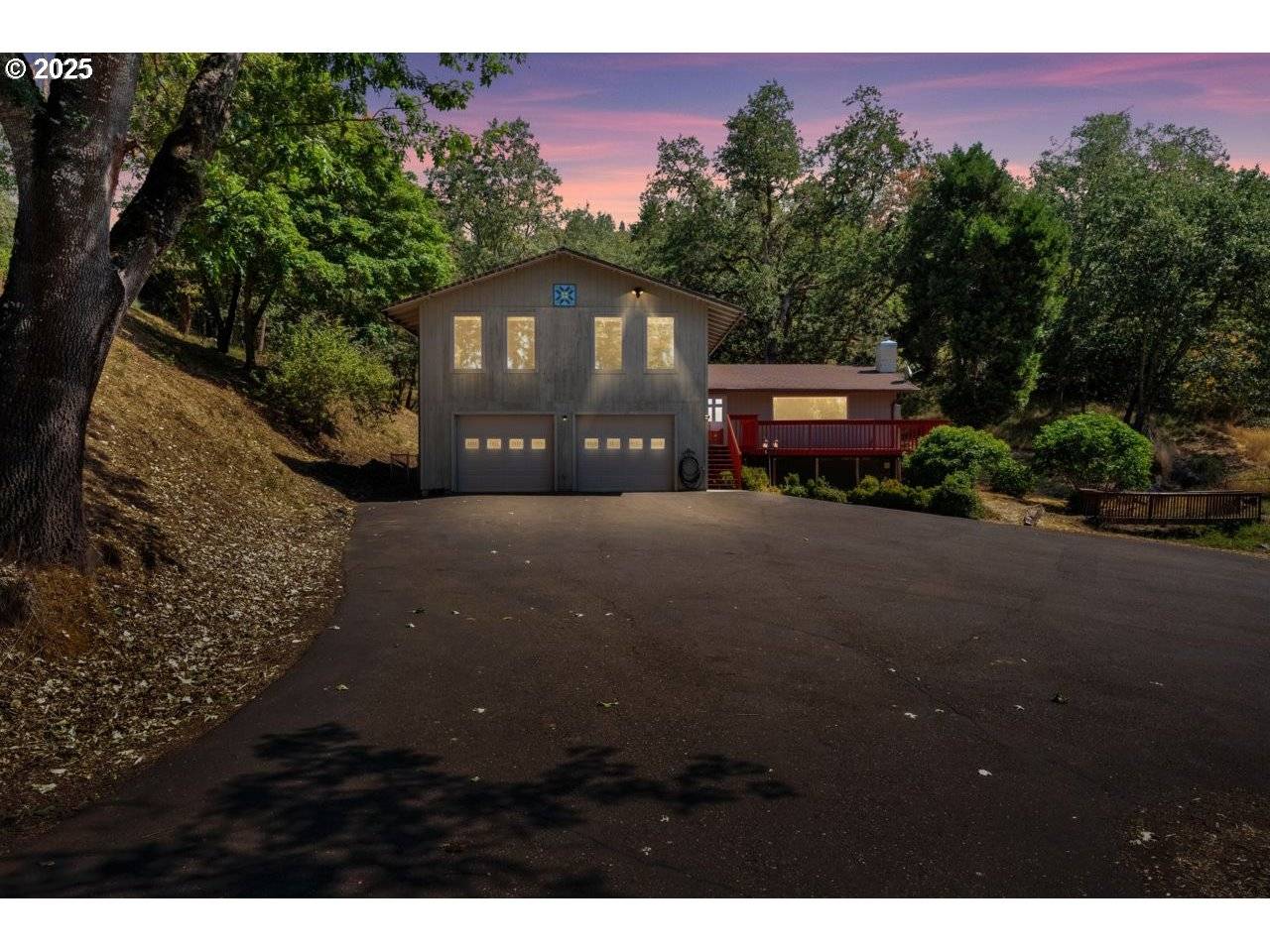 221 OAKVIEW DR, Roseburg, OR 97471