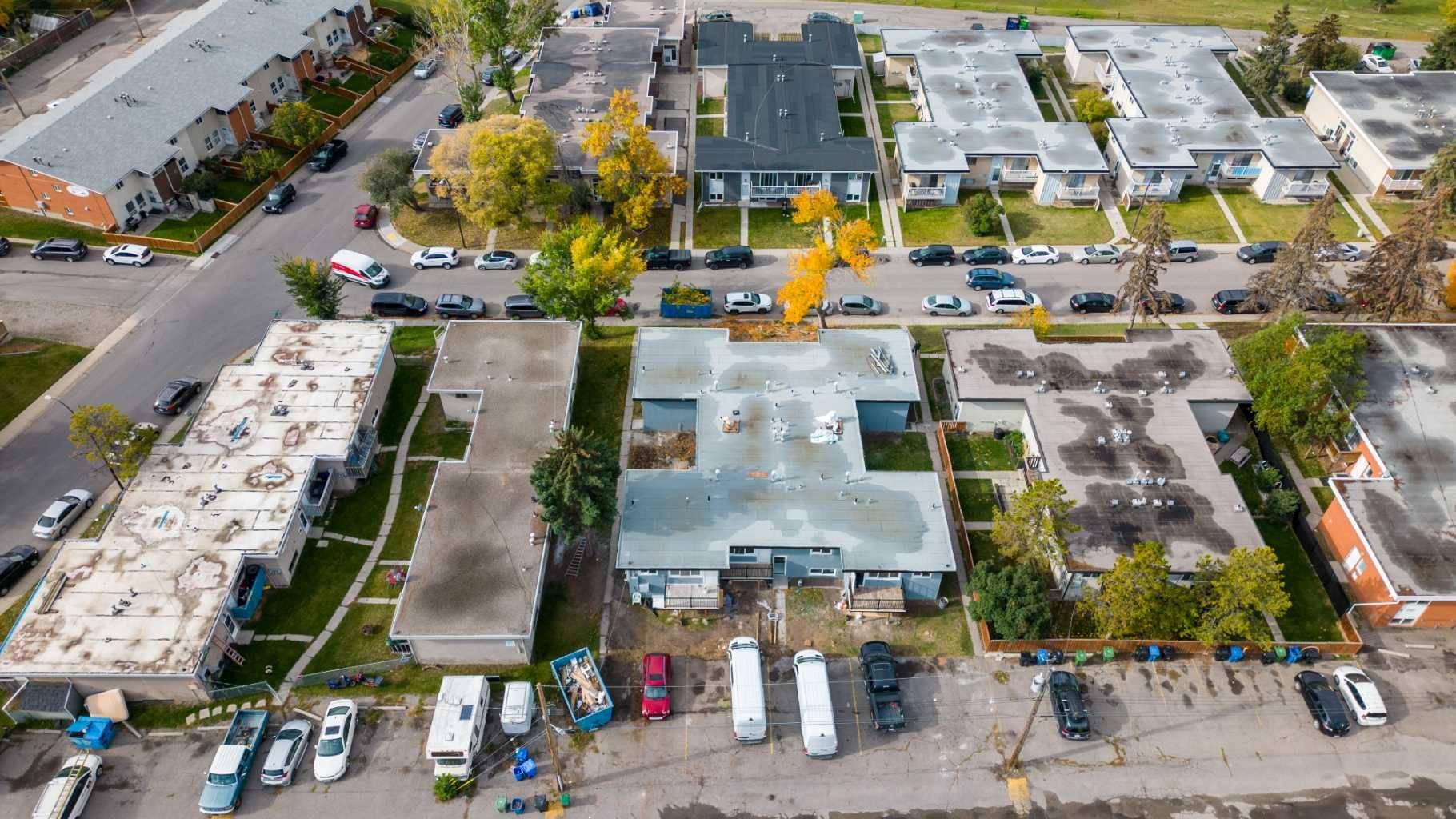 Calgary, AB T2E 5W6,808 Mcneill RD Northeast